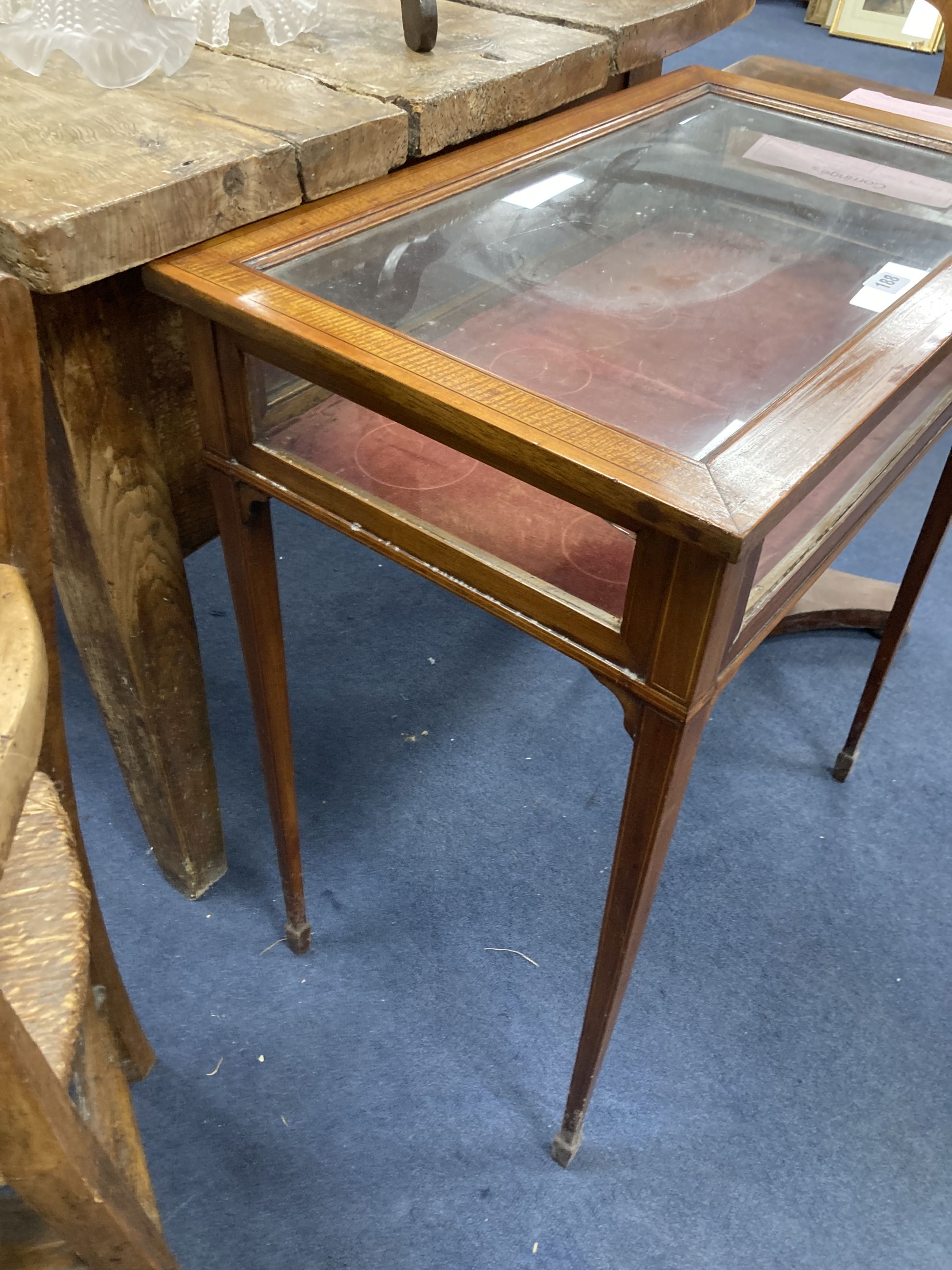 An Edwardian mahogany bijouterie table, width 66cm depth 40cm height 75cm
